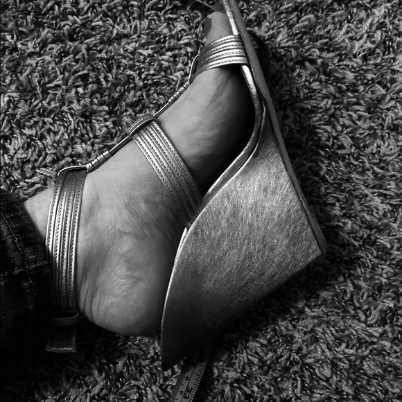 Golden goddess heels - Picture 5 of 5